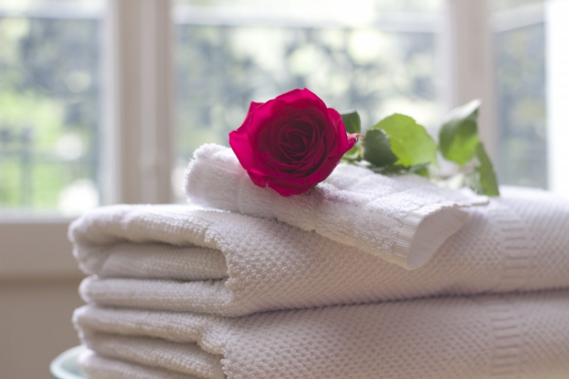 hotel-CAP D AIL-min_towel_rose_clean_care_salon_spa_white_bath-731641